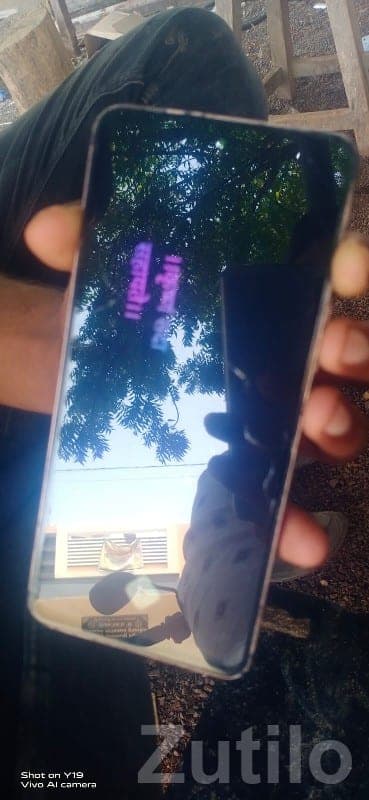 Vivo smartphone with triple camera gold image 2