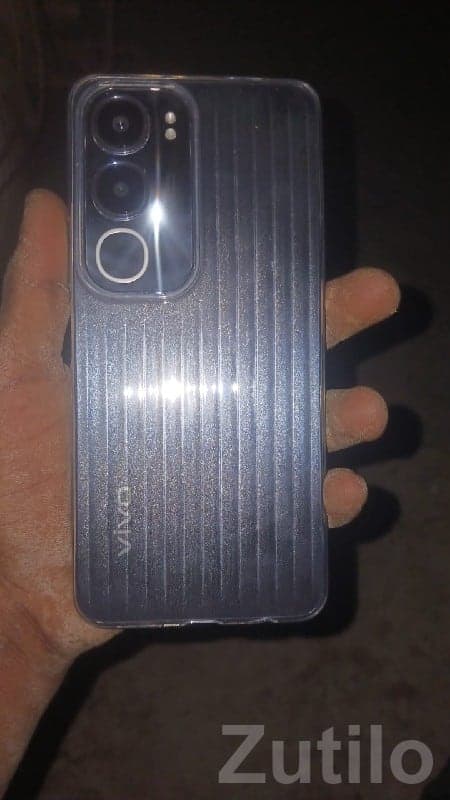 Vivo smartphone with dual camera back