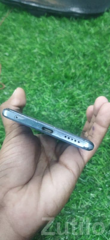 Vivo V27 Sleek Bezel-Less Smartphone image 3