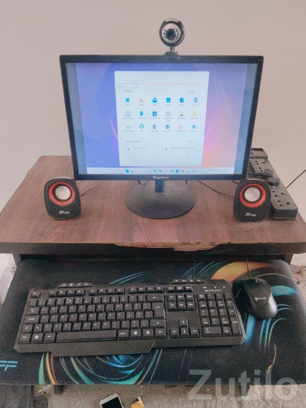 Full Desktop PC Set with Monitor & Webcam image 1