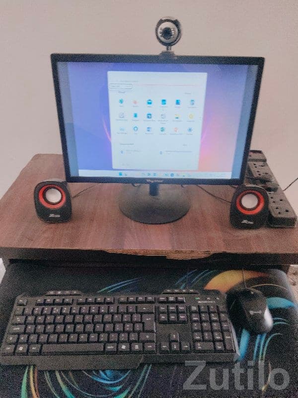 Full Desktop PC Set with Monitor & Webcam image 2