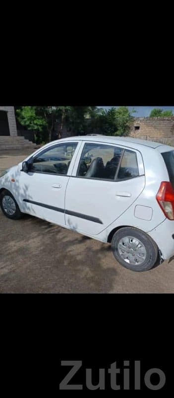 White Hyundai i10 Car in Good Condition image 2