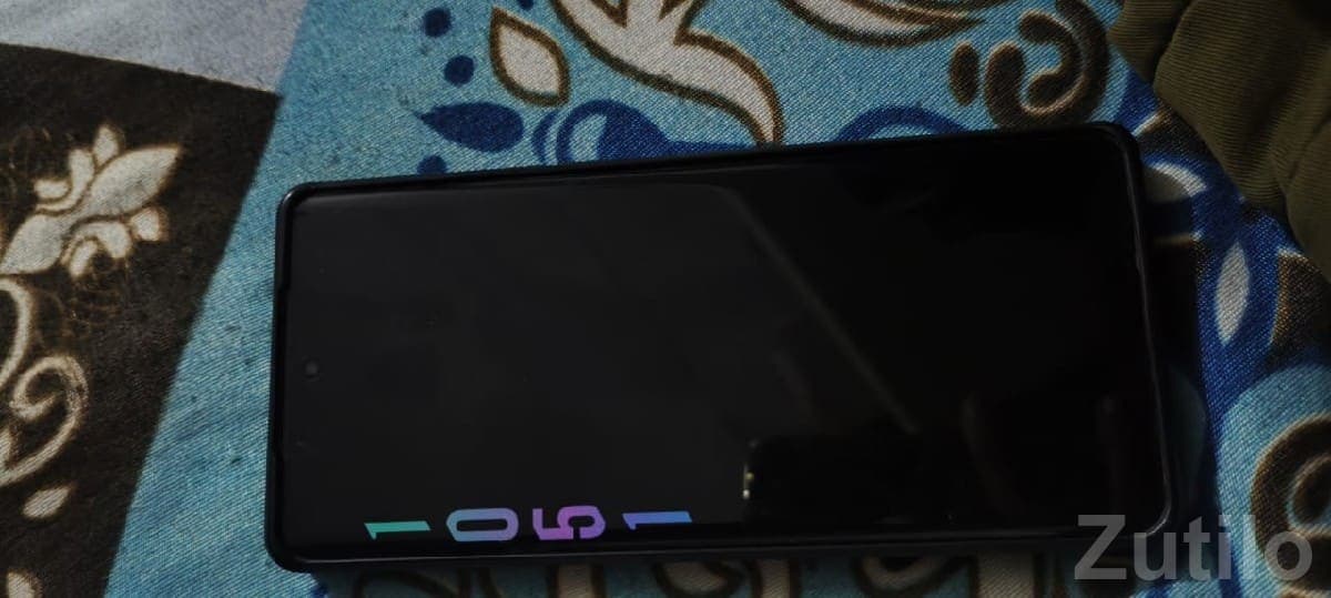 Vivo V40 with In‑Display Fingerprint image 2