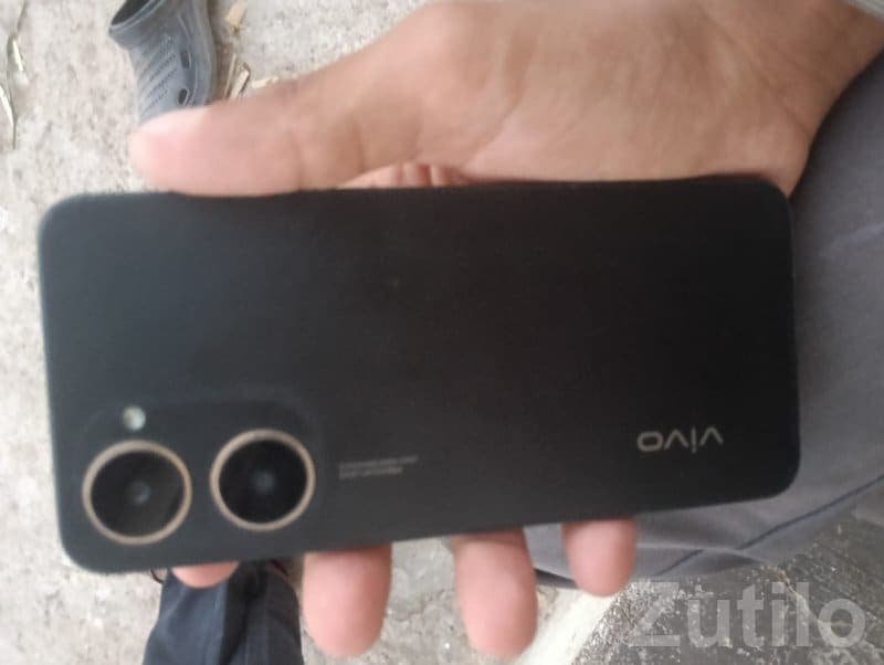 Sturdy Android Smartphone with Case image 3