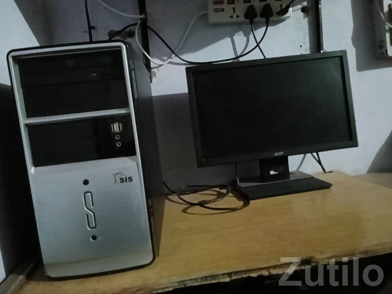 Desktop PC with Acer Monitor 4GB RAM 512GB