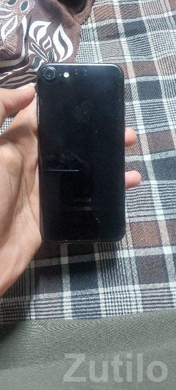 Apple iPhone 7 Black Used Phone image 2