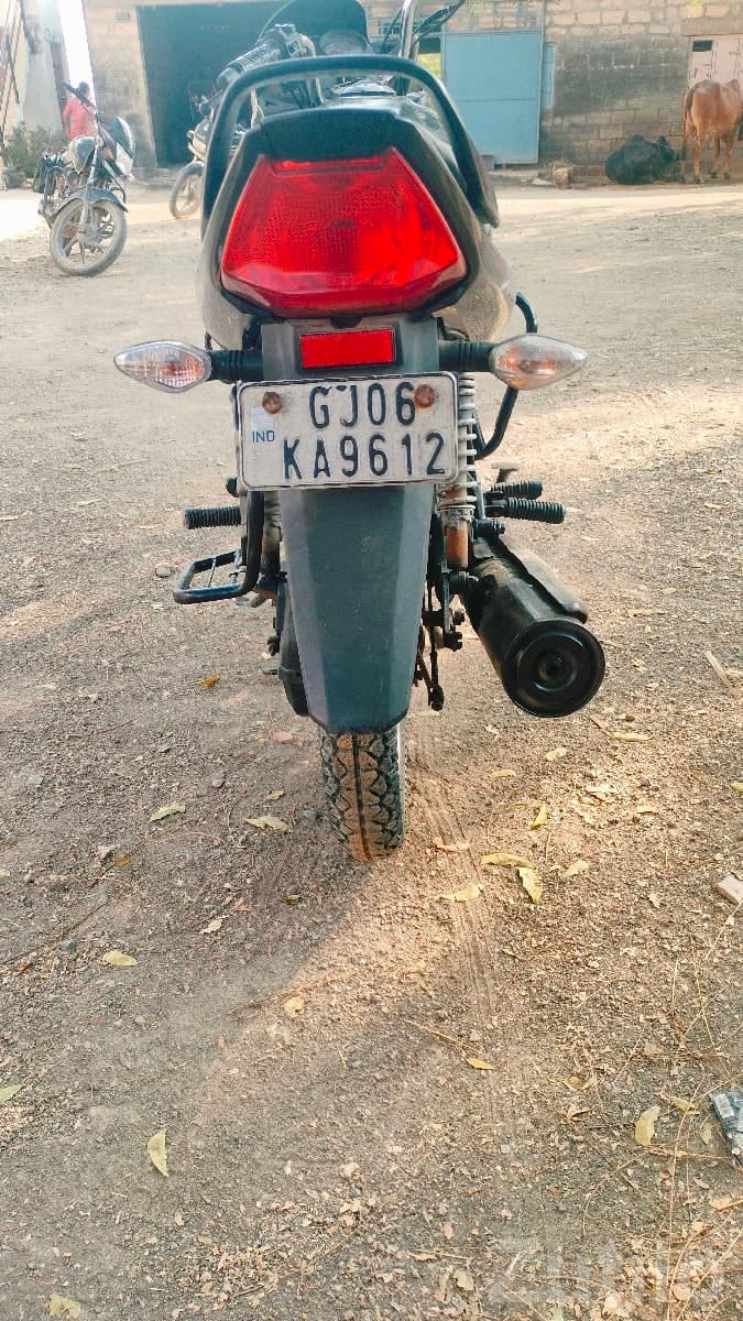 Honda CB Shine 2016 Used Bike for Sale image 3