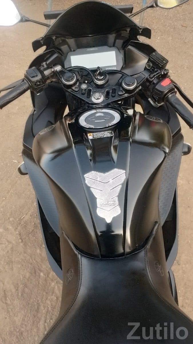 Yamaha R15 V3 Matte Black Bike image 2
