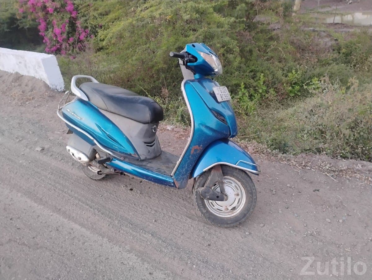 Honda Activa 2016 Used Scooter Blue image 1