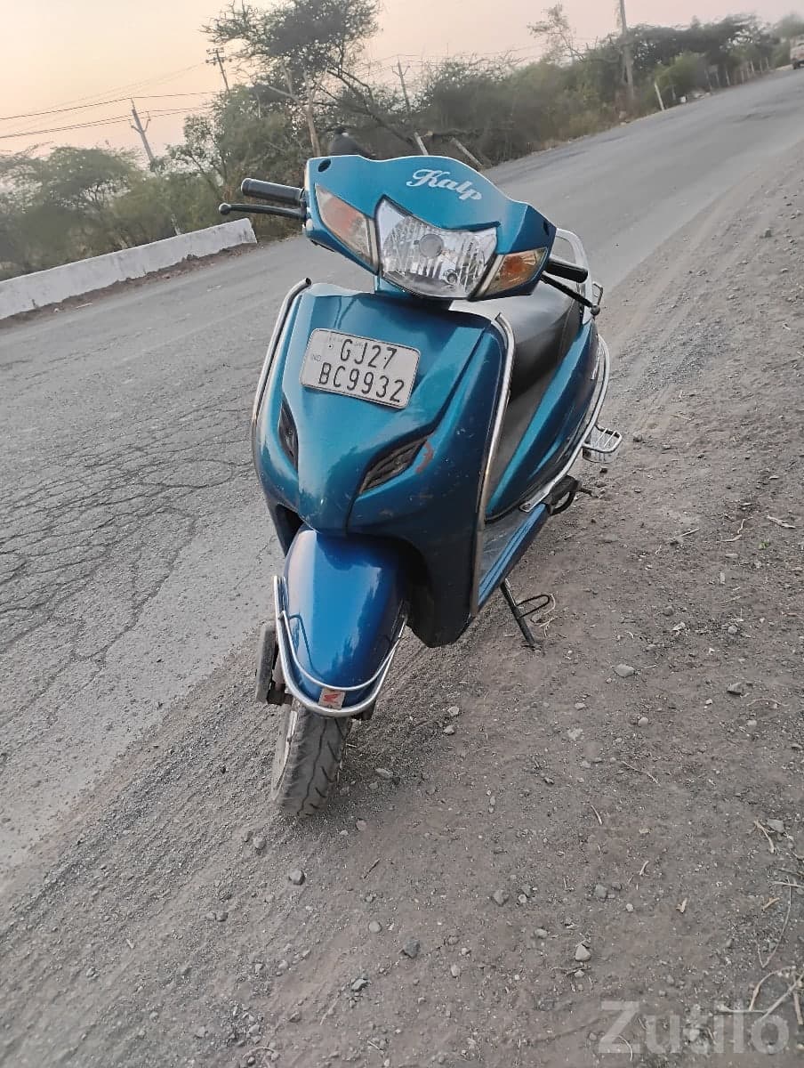 Honda Activa 2016 Used Scooter Blue image 2