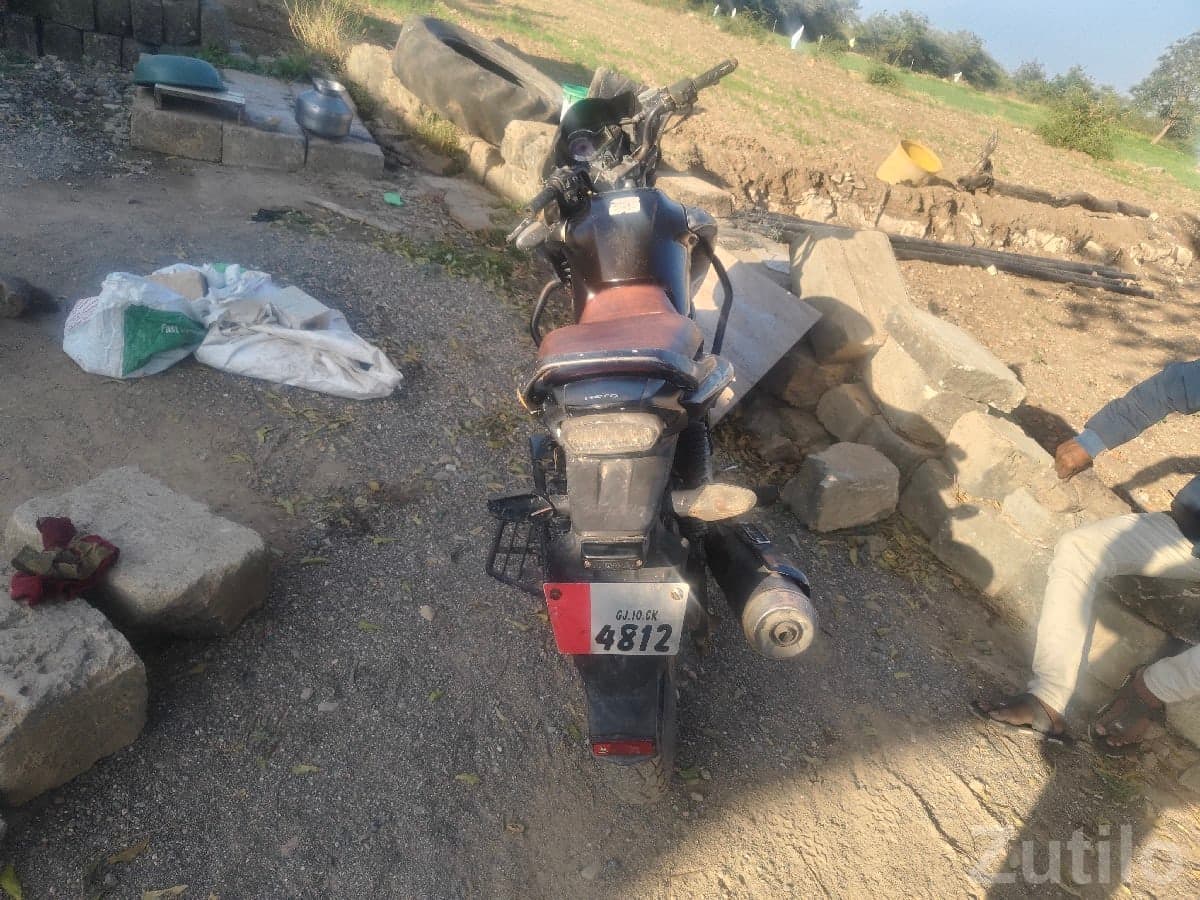 Used Hero Hunk 2016 Bike for Sale image 3