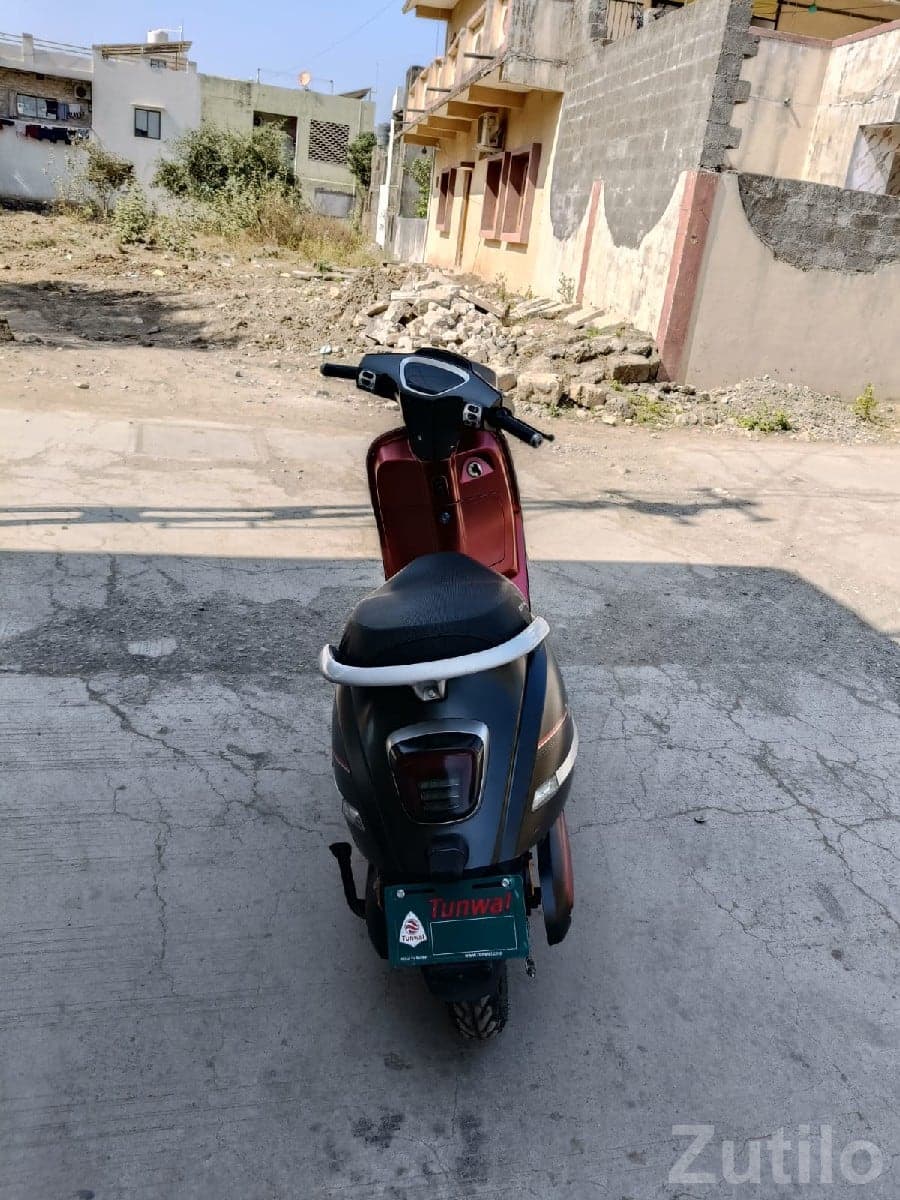 Tunwal Electric Scooter in Top Condition image 2