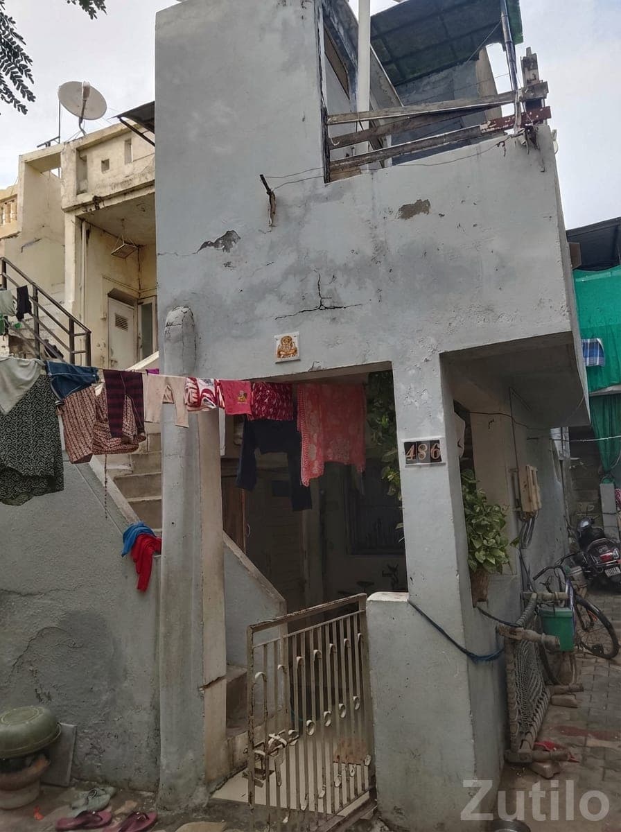 Row House for Sale in Nava Vadaj