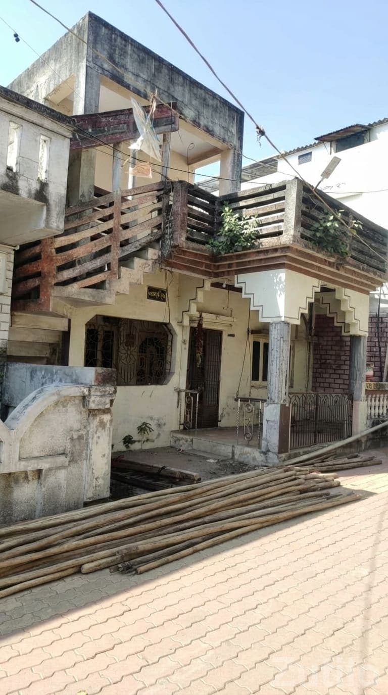 Independent House for Sale in Kamrej