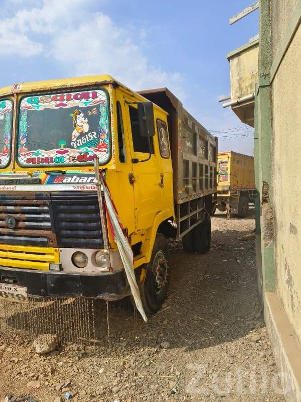 Used Truck for Sand Transport image 2