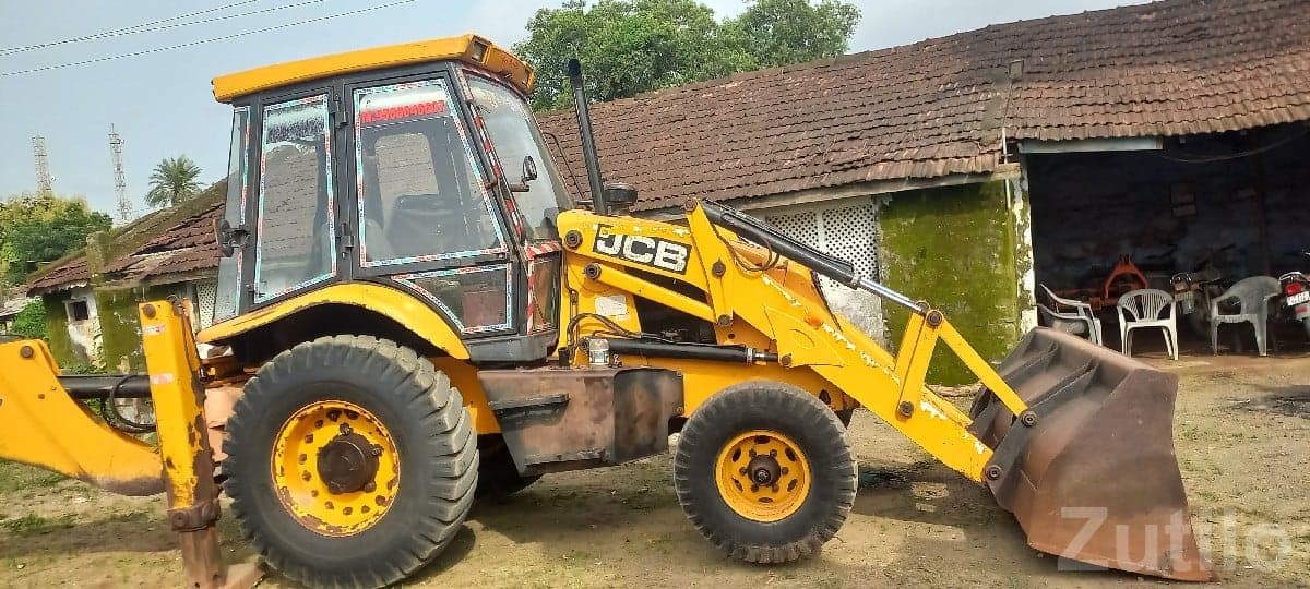 JCB Backhoe Loader 2010 Model for Sale - Construction Vehicles - Talala - Image 1
