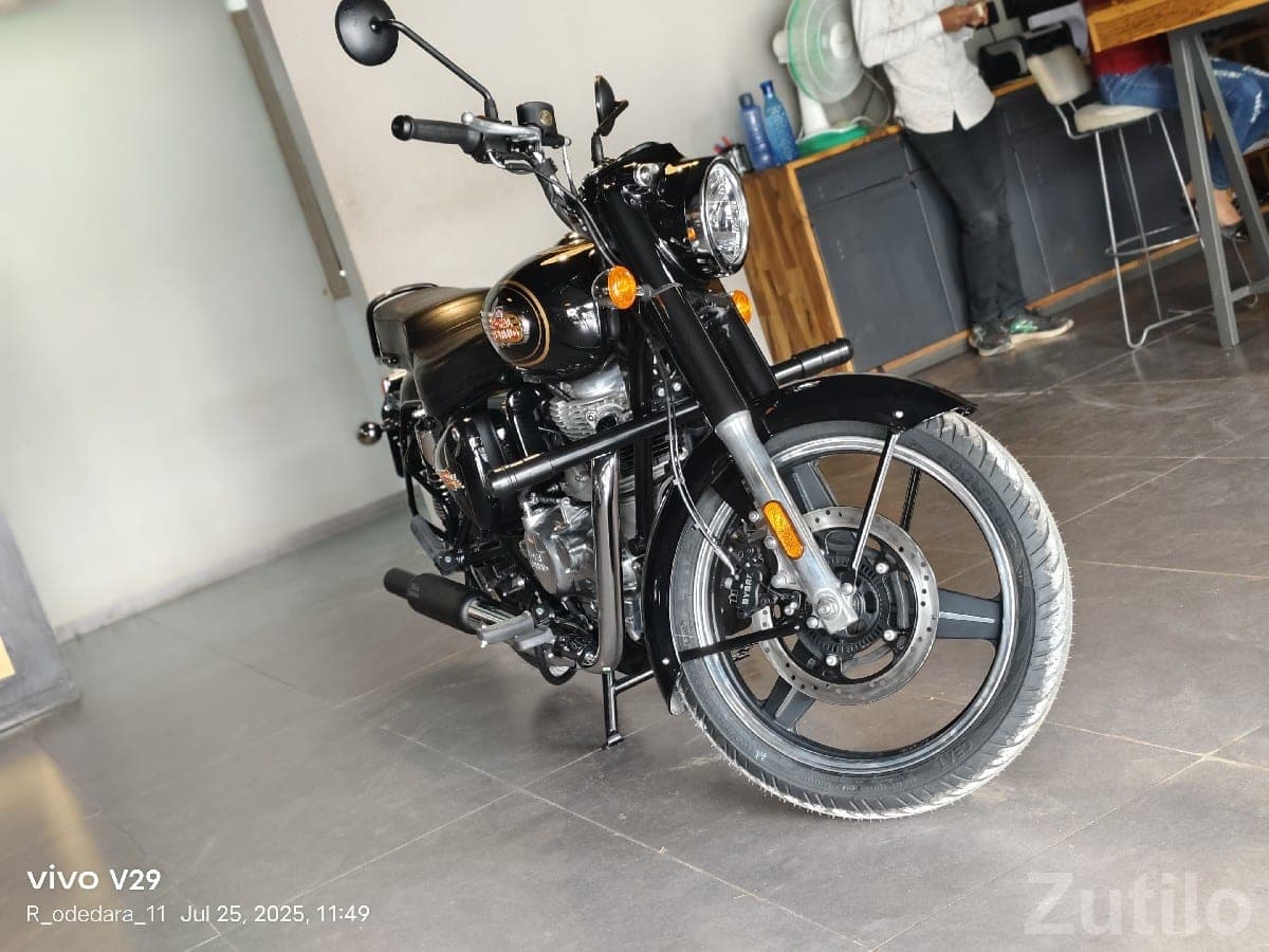 Royal Enfield Bullet 2025 Black Bike - Bikes - Adityana - Image 3