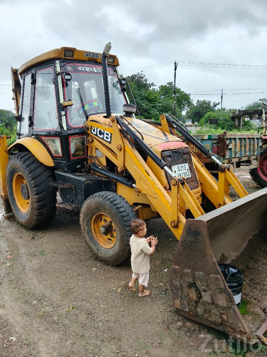 JCB Backhoe Loader 2010 Model for Sale - Construction Vehicles - Jafrabad - Image 3