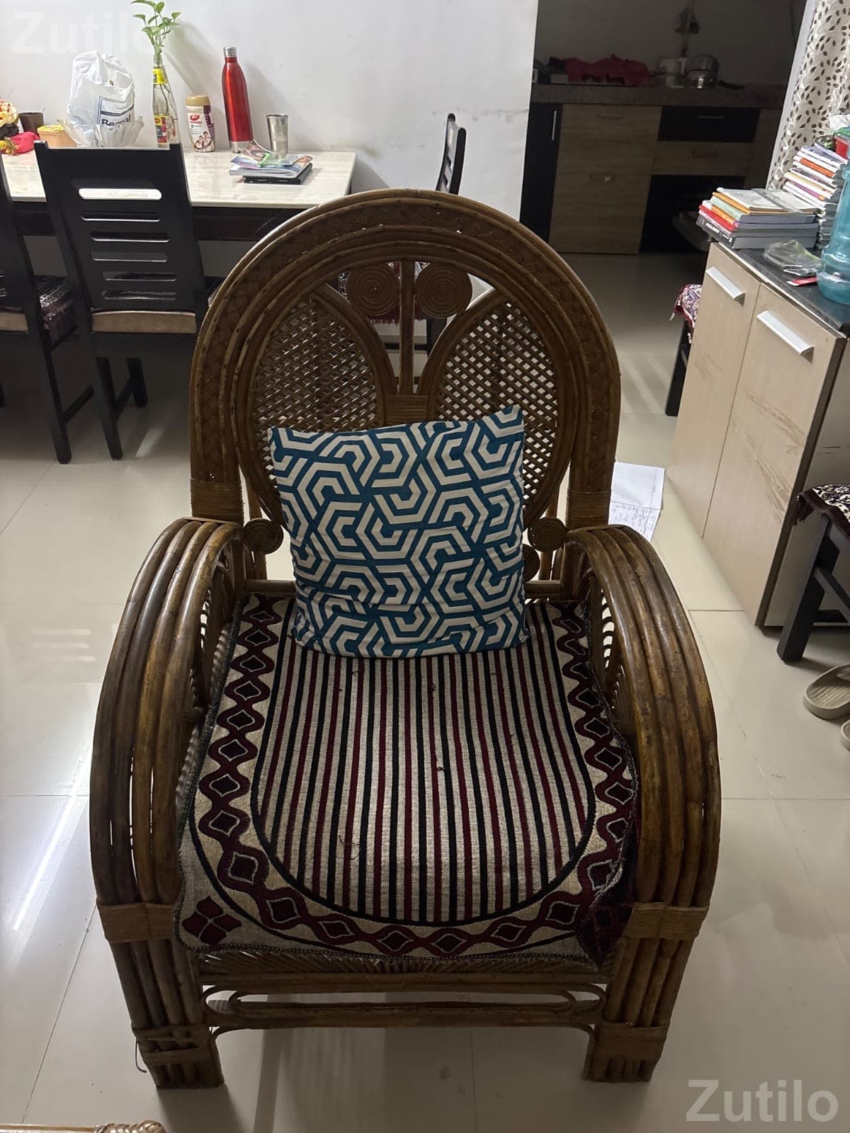 Sofa set along with centre table made of cane - Sofa Sets - Daskroi - Image 3