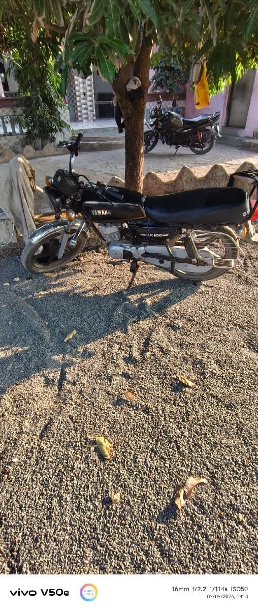 Yamaha RX100 Motorcycle Black - Bikes - Khambhalia - Image 1