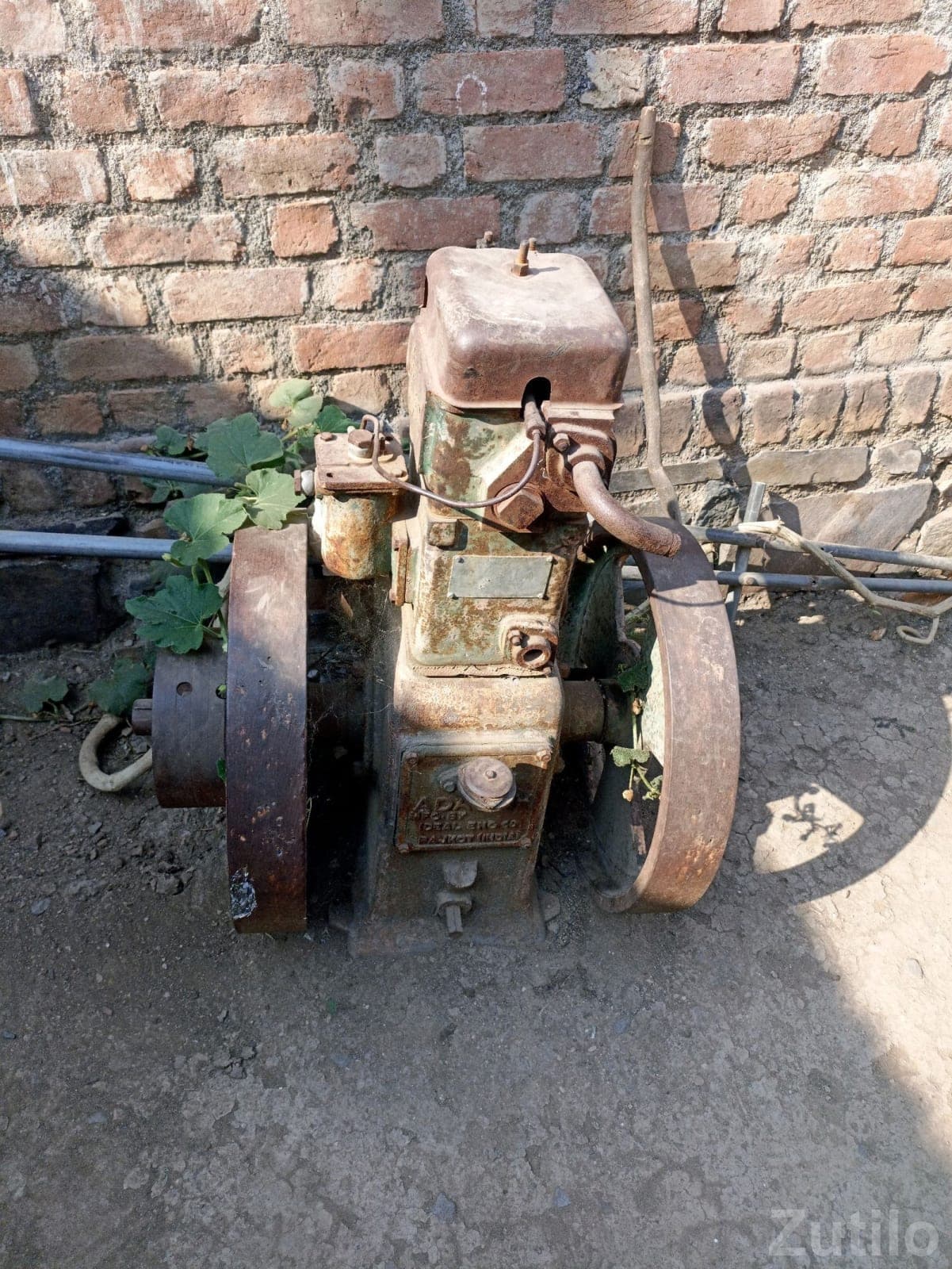 Old Stationary Engine Machine 2014 - Machinery - Sihor - Image 2