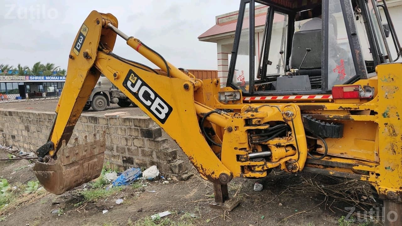 JCB Backhoe Loader 2005 with Complete Documents - Construction Vehicles - Khambhalia - Image 2