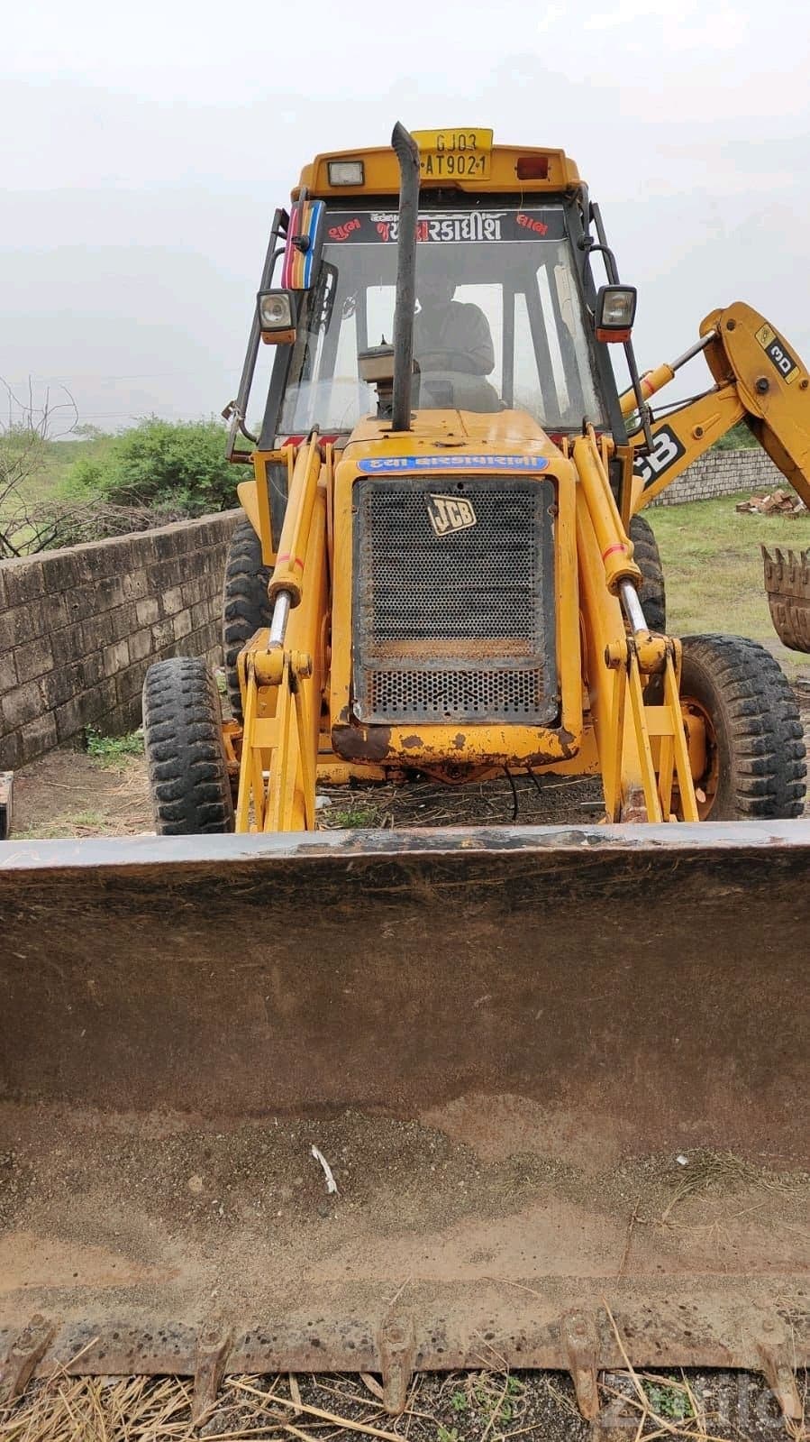 JCB Backhoe Loader 2005 with Complete Documents - Construction Vehicles - Khambhalia - Image 3