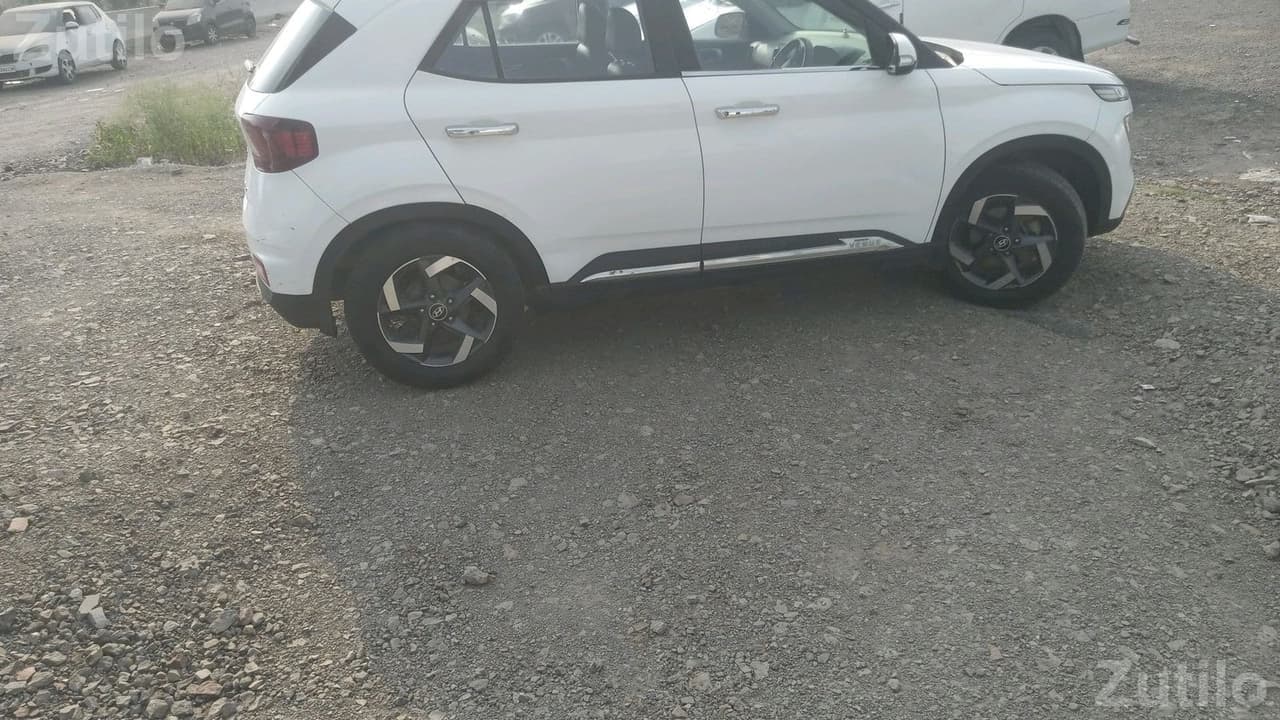 Passenger Car for Sale in White - Cars - Jamjodhpur - Image 2