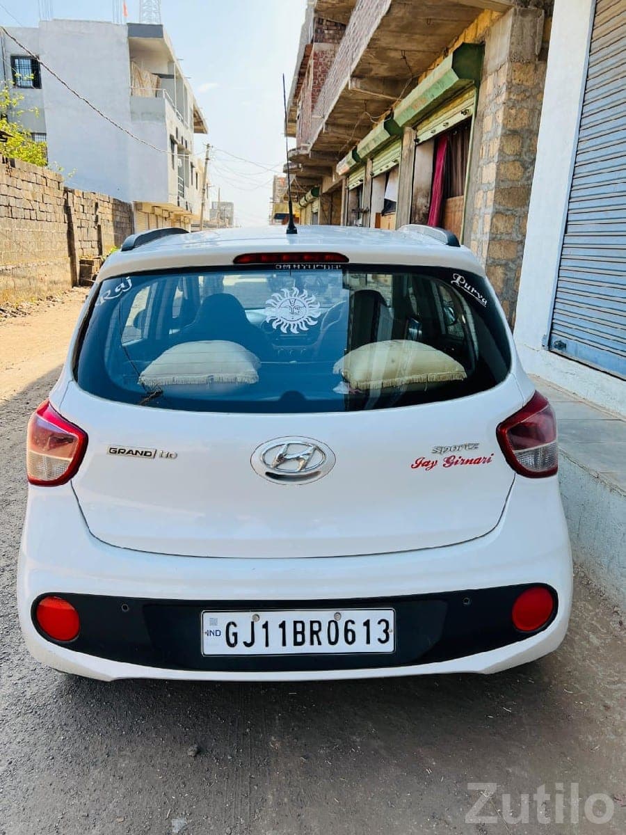 Hyundai Grand i10 white petrol car - Cars - Bhesan - Image 2
