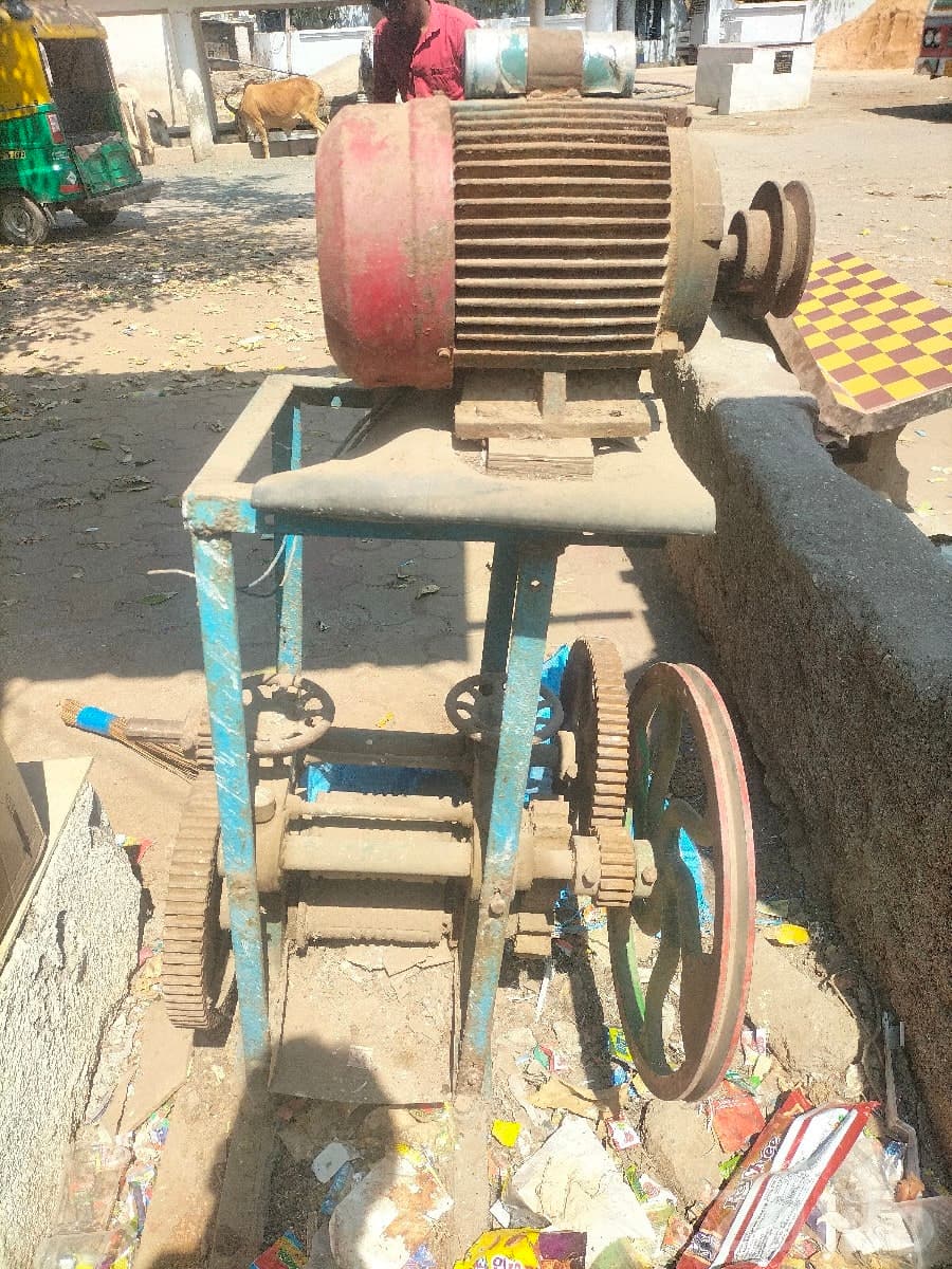 Used Electric Ice Crushing Machine Set - Machinery - Dhrol - Image 1