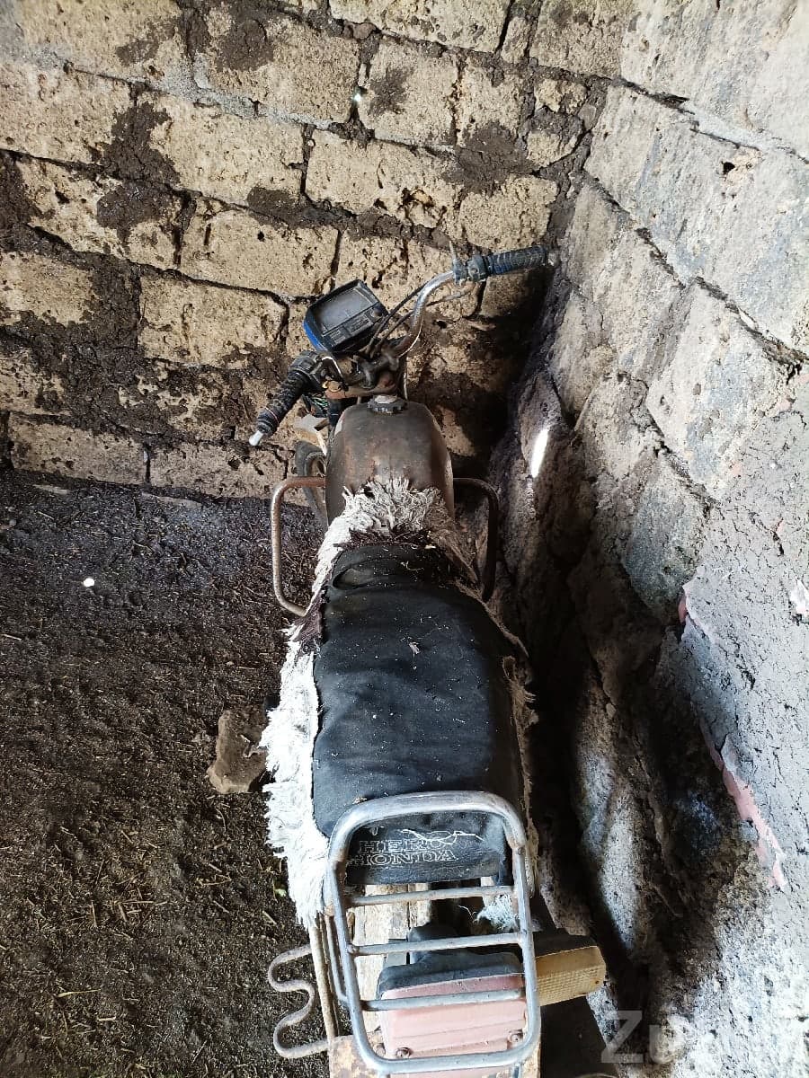 Honda CD 100 Motorcycle - Bikes - Mangrol - Image 3