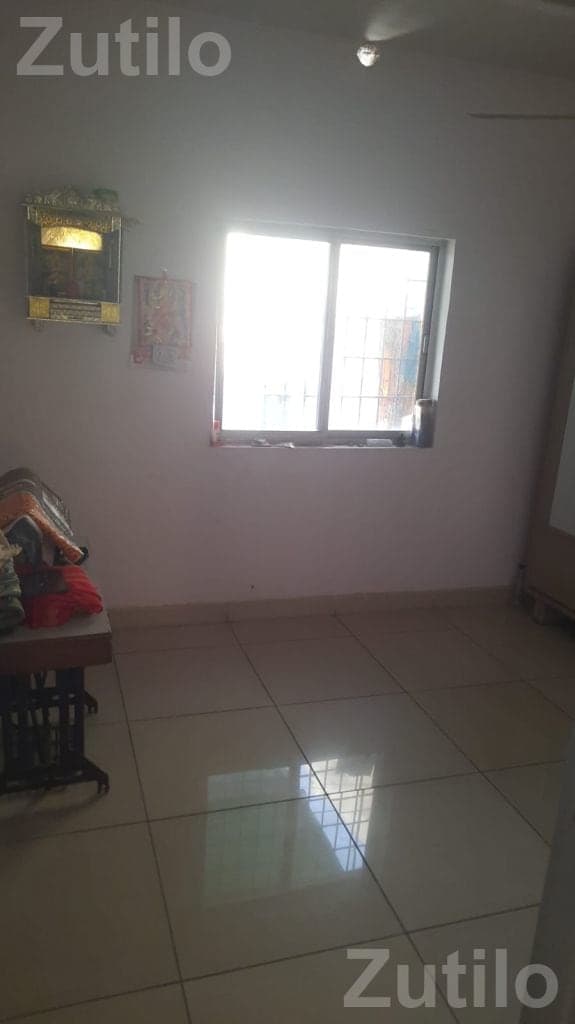 House with Ground Floor Shop on 1000 Sq Ft - Commercial Property - Morbi City - Image 4