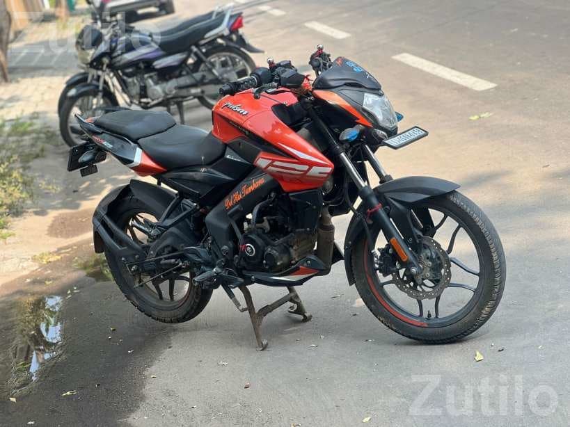 2023 Bajaj Pulsar Bike Red and Black - Bikes - Vadodara City - Image 4
