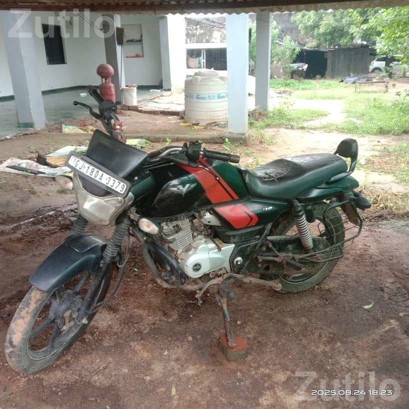2017 Bajaj Bike Black and Red