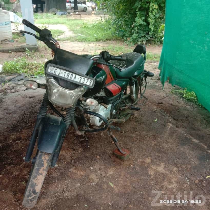 2017 Bajaj Bike Black and Red - Bikes - Mansa - Image 4