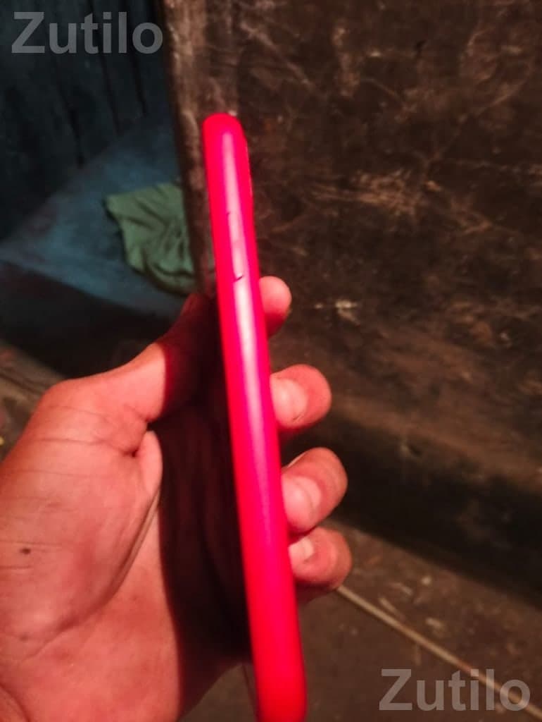 Apple iPhone Smartphone in Red - Mobile Phones - Surat City - Image 4