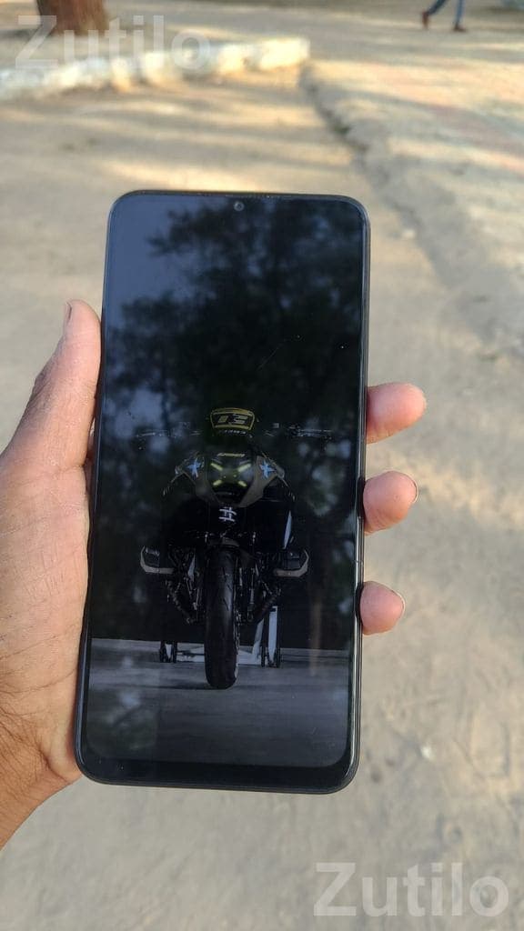 Smartphone for Sale with Full Screen Display