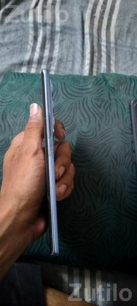 Vivo V27 8GB 128GB with Kit Glass Crack - Mobile Phones - Ahmedabad City - Image 5