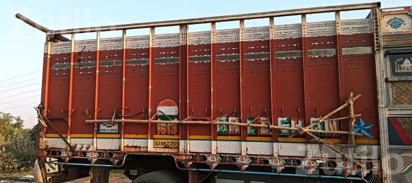 2010 Goods Truck with Running Insurance - Trucks & Lorries - Santalpur - Image 4