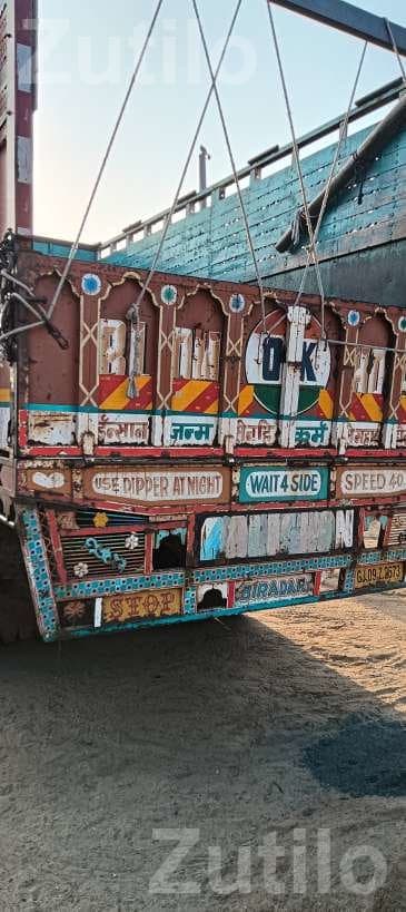 2010 Goods Truck with Running Insurance - Trucks & Lorries - Santalpur - Image 5