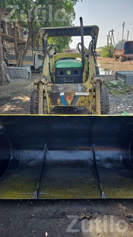 2010 Loader Tractor with Front Bucket - Construction Vehicles - Wankaner - Image 2