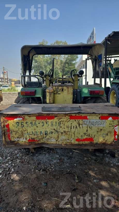 2010 Loader Tractor with Front Bucket - Construction Vehicles - Wankaner - Image 3