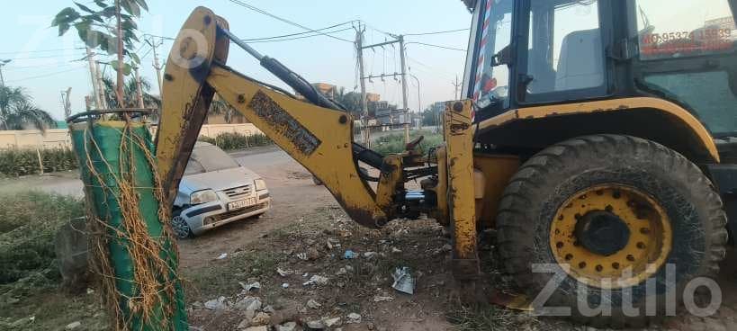 JCB Backhoe Loader for Sale - Construction Vehicles - Halvad - Image 1