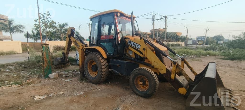 JCB Backhoe Loader for Sale - Construction Vehicles - Halvad - Image 3