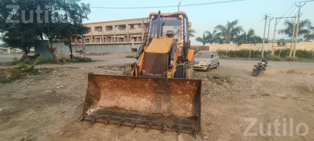 JCB Backhoe Loader for Sale - Construction Vehicles - Halvad - Image 5