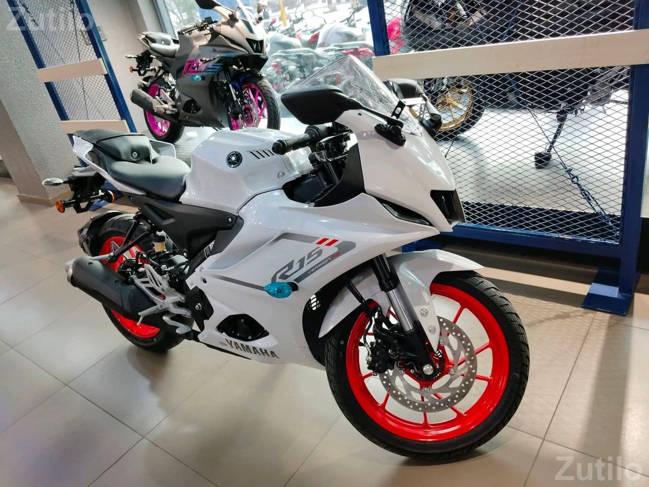 Yamaha R15 White Sports Bike 1 Year Old