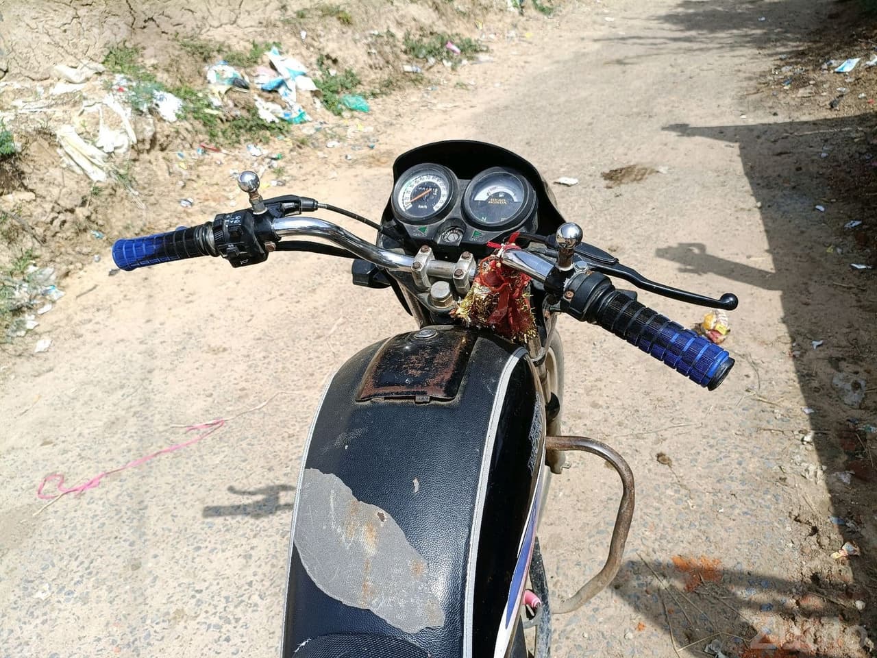 Used Commuter Motorcycle Black Red - Bikes - Sanand - Image 4