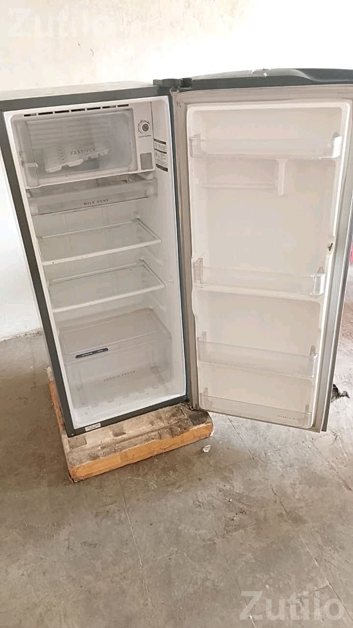 Whirlpool Refrigerator 5 Months Used - Refrigerators - Daskroi - Image 2