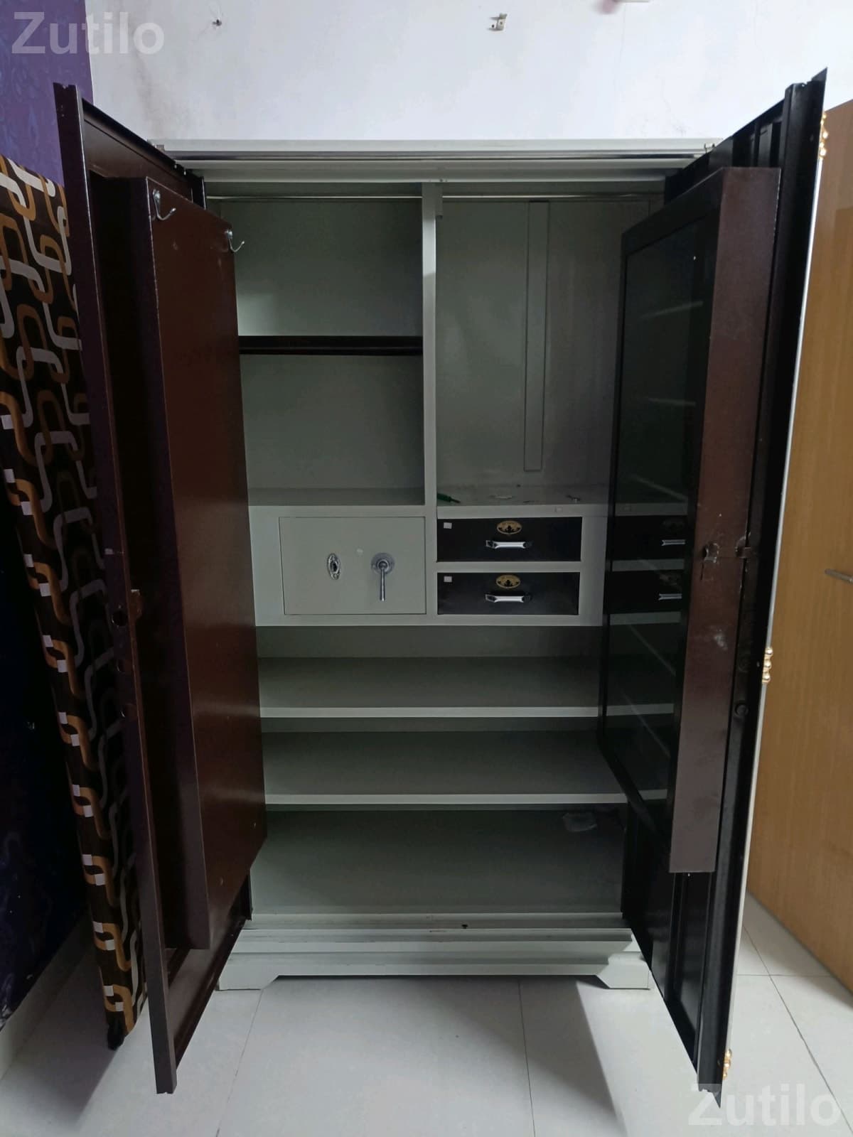 Steel Wardrobe Cupboard with Lock and Shelves - Cupboards & Storage - Surat City - Image 2