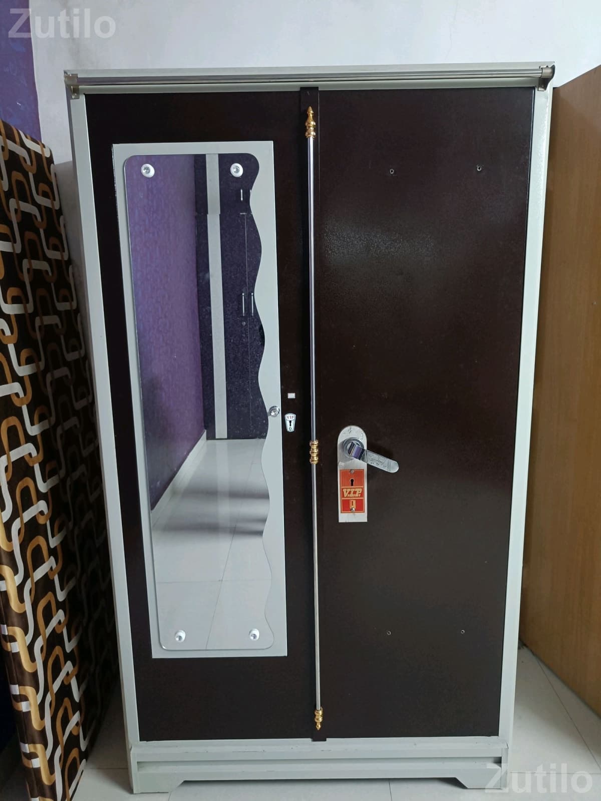 Steel Wardrobe Cupboard with Lock and Shelves - Cupboards & Storage - Surat City - Image 3